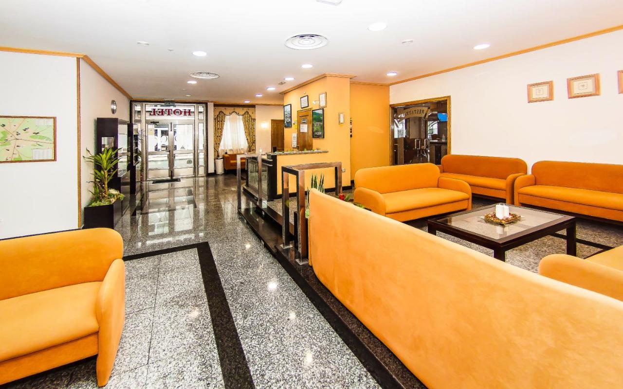 Hotel Restaurante Xaneiro เมลิเด ภายนอก รูปภาพ